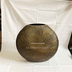 Jarrón Esférico Moderno con Textura de Rayos de Sol, Jarrón de Metal Antiguo Color Bronce, Jarrón Decorativo con Líneas Radiales, Jarrón Decorativo de Lujo para el Hogar y Hoteles - Product Image 4