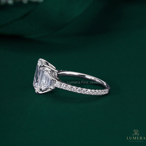 Bague de fiançailles à trois pierres en moissanite taille émeraude, or blanc 9K 10K 14K 18K plaqué rhodium, avec pierre latérale trapézoïdale de luxe - Product Image 2