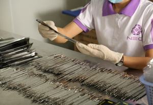 Pinces à cuticules en acier inoxydable de marque privée avec un beau Design et une qualité supérieure pour les outils de beauté de soins personnels - Product Image 5