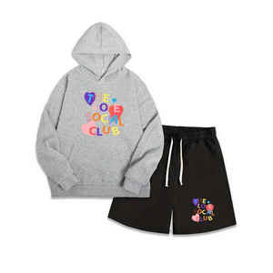 Conjunto de Sudadera con Capucha Gris y Pantalones Cortos Negros para Hombre The Love Social Club, Ropa Casual de Otoño con Diseño Estampado y Logotipo Frontal, 100% Algodón - Product Image 1