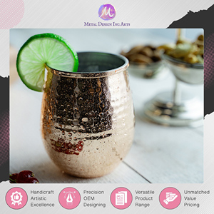 Experts dans la vente de verres en cuivre martelé faits à la main de haute qualité, lot de 2, pour servir cocktails et boissons, en provenance d'Inde - Product Image 2