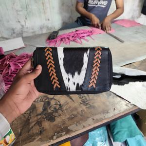 Bolso Tote de Cuero Vacuno Natural Unisex de Alta Calidad, Hecho a Mano, Estilo Bohemio con Cremallera, Decoraciones de Flores y Borlas Otoñales - Product Image 1