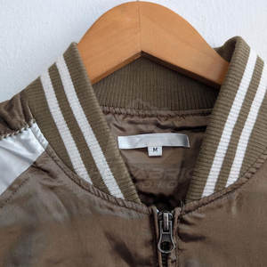 Colección de Moda Urbana Contemporánea, Chaqueta Sukajan con Tela Satinada de Alta Calidad y Bordados Detallados para un Estilo Diario - Product Image 4