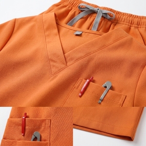 Ensemble de vêtements de travail pour femmes dans le secteur de la santé, haut de blouse à manches courtes et col en V, et pantalon droit à cordon de serrage - Product Image 4