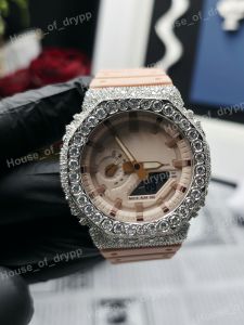 Reloj deportivo analógico digital para mujer con correa de goma y caja plateada, diseño de hebilla redonda, resistente al agua. - Product Image 1