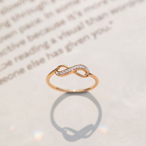 Anillo de Diamantes Cultivados en Laboratorio con Banda Trenzada Infinita - Product Image 4