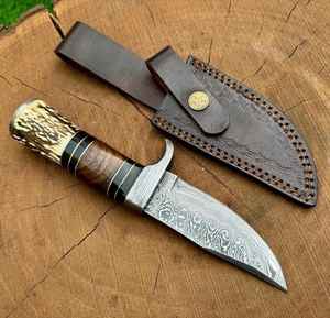 Cuchillo de caza y desollado de acero de Damasco hecho a mano y personalizado, mango de stag, para camping, supervivencia y bushcraft, alta calidad con funda - Product Image 6