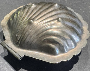 Artesanía india: Plato con forma de concha con bisagras y acabado plateado, con inserto de vidrio, para caviar y mantequilla, vajilla para hoteles, venta al por mayor - Product Image 4