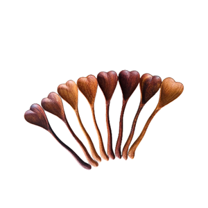 Cuchara de cocina de madera natural de Vietnam para remover salsas, cocinar platos, servir comida y preparar comidas. - Product Image 1