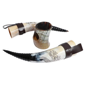 Corne à boire Viking fabriquée à la main avec un bracelet en cuir authentique et un support de corne pour les collectionneurs - Product Image 3