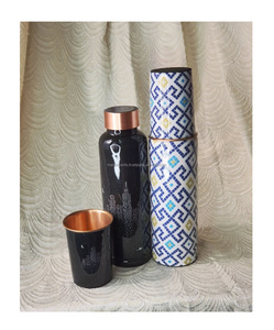 Flacon en cuivre imprimé design 1000ml alliant tradition et esthétique moderne pour vivre sainement - Product Image 1