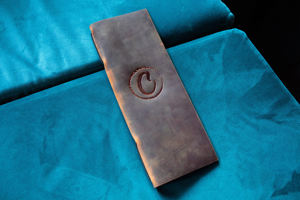 Porte-menu en cuir de luxe fait main, design pliable, fonctionnalités de protection, rechargeable, pour restaurants, cafés, hôtels, salles à manger - LMC-0067 - Product Image 6