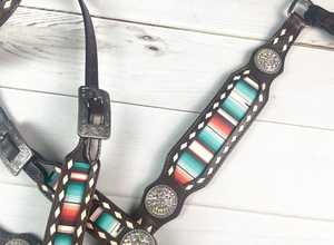 Ensemble de sellerie de luxe fait main en cuir bleu de haute qualité pour cheval, avec collier de poitrage et têtière à clous argentés, pour le rodéo et le barrel. - Product Image 3