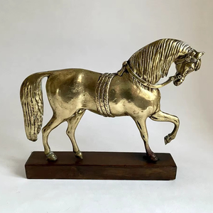 Sculpture de cheval en laiton finition antique pour centre de table, décoration de bureau et aménagement intérieur haut de gamme - Product Image 1