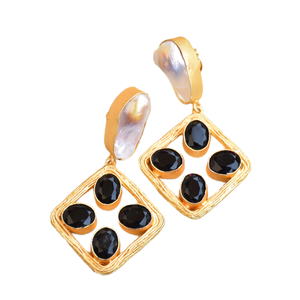 Boucles d'oreilles en laiton plaqué or en gros, perles, pierres organiques, texture en laiton mat, design bohème chic, lots de mode en gros - Product Image 1