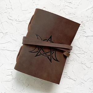 Grimorio de Cuero Personalizado, Libro de Sombras con Pentagrama de Triple Luna, Cuaderno Hecho a Mano - Product Image 5