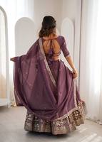 Lehenga Grand Flair Spécial Célébration en Soie Lourde Brodée, Doublure Micro Douce avec Broderie de Fil et de Paillettes, Conçu pour les Femmes