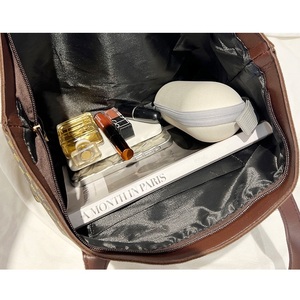 Sac fourre-tout rétro grande capacité pour femme avec imprimé lettres, sac à main simple et tendance pour affaires et voyages - Product Image 2