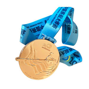Medalla de bronce bañada en oro de la Liga Deportiva del Valle de Santa Clara con diseño de corredor en relieve para recuerdos de eventos deportivos - Product Image 1