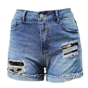 Shorts en jean taille haute déchirés avec ourlet effiloché et détails camouflage – Style décontracté pour l'été - Product Image 4