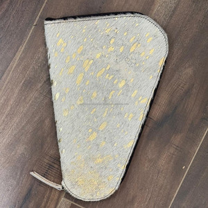 Funda de pistola de transporte oculta con pelo moteado dorado personalizada de fábrica, fundas de pistola de cuero genuino elegantes, duraderas y funcionales - Product Image 4