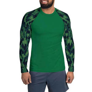 Haut de compression à manches longues pour homme, motif camouflage vert forêt, idéal pour l'entraînement sportif et la performance en salle de sport - Product Image 3