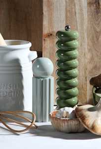 Molinillo de Sal y Pimienta de Diseño Vertical Escultural con Columna Acanalada Lacada, Perfecto para Decoración de Mesa de Comedor - Product Image 5