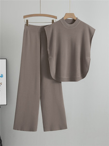 <b>Top</b> Quality Fashionable Trending Products New Arrivals Women Drop Shoulder Solid <b>Crop</b> <b>Top</b> & Track Shorts 2 Piece Short Set 2026 - Product Image 3
