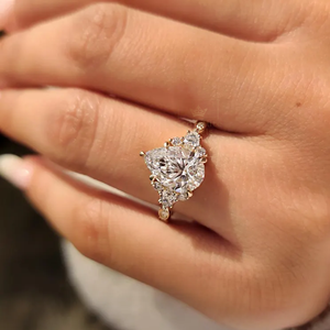 Bague de fiançailles en moissanite taille radiant style vintage, en argent 925 plaqué rhodium, pour femme, idéale pour mariage, fête ou anniversaire - Product Image 5