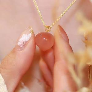 จี้หินอาเกตสีแดงใต้ทรงลูกพีช ธรรมชาติ ตัวเรือนเงินแท้ S925 ชุบทอง ของขวัญสำหรับผู้หญิง สร้อยคอประดับกระดูกไหปลาร้า - Product Image 1