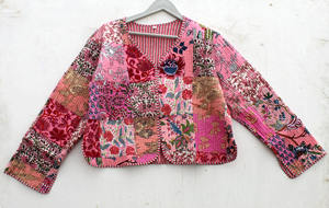 Chaqueta Bomber Acolchada Floral Hecha a Mano de Algodón Kantha para Mujer, Chaqueta Corta Reversible para Invierno y Verano, Estilo Indio - Product Image 5