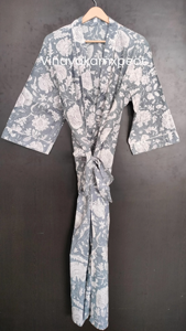 Kimono de Algodón Índigo con Estampado Floral Hecho a Mano, Elegante Kaftán Largo con Estampado Flocado, Prenda Casual de Verano para Mujer, Versátil y Sostenible - Product Image 2