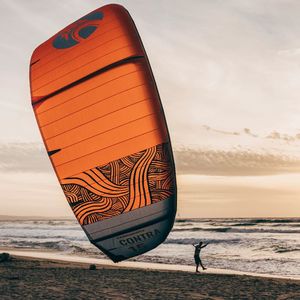 Cabrinha CONTRA 1 STRUT ว่าวโต้คลื่น 14 เมตร สีแดงและสีฟ้าอ่อน สำหรับกีฬาไคท์บอร์ดและไคท์เซิร์ฟ - Product Image 3