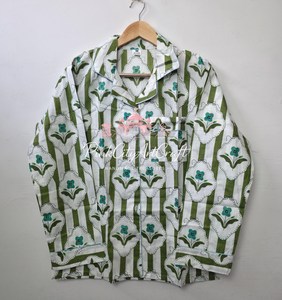 Conjunto de Pijama de Algodón Tejido con Estampado Floral Hecho a Mano para Mujer, Elegante Ropa de Dormir a Rayas Verde Salvia para Verano - Product Image 3