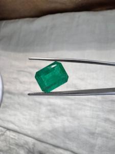 Émeraude naturelle zambienne de 4,55 carats, taille octogonale, pierre précieuse non montée |   Pierre précieuse verte certifiée pour la fabrication de bijoux fins et la vente en gros - Product Image 1