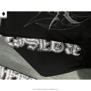 เสื้อฮู้ดดี้ผ้าฝ้ายเฟรนช์เทอร์รี่หนานุ่ม 100% สำหรับฤดูหนาว ตกแต่งด้วยงานปักแบบแอพพลิเค่และแพทช์  สำหรับผู้ชาย  แบบซันเฟด ประดับด้วยคริสตัล - Product Image 5