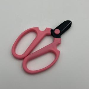Hecho en Japón SAKAGEN Tijeras de flores para la creación a mano Hoja negra de color rosa - Product Image 4