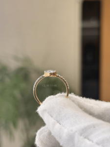 Anillo de compromiso de lujo para mujer, oro de 18 quilates, diamante ovalado de 2.12 quilates cultivado en laboratorio, montura pavé, talla US 6 - Product Image 2