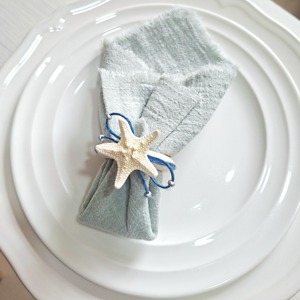 Anneau de serviette en bois blanc style étoile de mer, idéal pour les restaurants pour créer une table élégante et bien rangée, provenant d'Inde. - Product Image 3