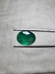 Émeraude Naturelle Zambienne 3,65 Carats Coupe Ovale Pierre Précieuse Verte pour Fabrication de Bijoux Fins Bagues Pendentifs - Product Image 1