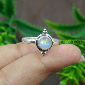 Bague en pierre de lune en argent sterling 925, bague minimaliste, faite à la main, pour femmes, cadeau d'anniversaire en pierre de lune, bijoux pour femme - Product Image 5