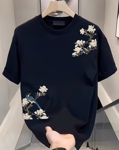 เสื้อยืดแขนสั้นสีขาวสำหรับผู้ชาย พิมพ์ลายการ์ตูน คอกลม ทรงลำลอง ใส่สบาย ผ้าฝ้าย 100% ระบายอากาศได้ดี เป็นมิตรกับสิ่งแวดล้อม น้ำหนัก 180 กรัม ผ้าเจอร์ซีย์ถัก - Product Image 6