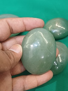 Piedra de palmilla de aventurina verde natural, suave, para curar el chakra del corazón, meditación, alivio de la ansiedad, abundancia y suerte. - Product Image 1