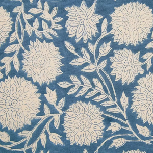 Elegante Tela de Algodón con Estampado Floral Indigo Hecho a Mano en India, Base Azul con Flores Blancas - Product Image 2