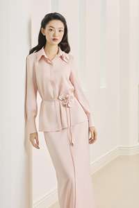 Jupe longue en soie douce classique taille haute élégante pour femme de bureau, style vietnamien tissé, couleur OCRE IVORY SHADOW - KV70 - Product Image 3