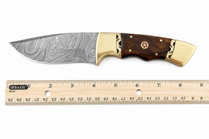 Cuchillo de Caza y Camping de Acero de Damasco, Mango de Madera de Palisandro con Empuñaduras de Latón, Hoja de Punta Caída de 4mm de Grosor, Funda de Cuero Personalizada, 9 Pulgadas - Product Image 3