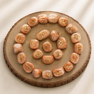 Ensemble de pierres runiques en pierre de lune pêche, runes vikings gravées Elder Futhark, pierres de divination en cristal pour cadeaux spirituels - Product Image 5