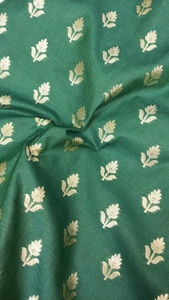 Tissu brocart rose avec motif de feuillage doré, matériau métallique tissé pour vêtements de sari pour femmes - Product Image 3