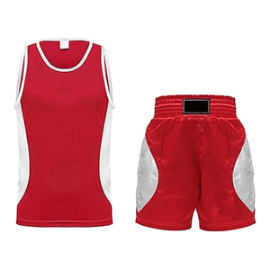 Ensemble short et maillot de boxe sans manches rouge et blanc avec logo personnalisé, short de Muay Thai respirant, tenue d'entraînement de boxe pour la salle de sport - Product Image 1