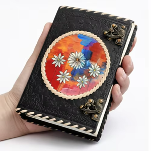 Diario de Cuero Negro Pintado a Mano con Arte Floral Colorido, Cierre de Metal, Cordón Cruzado, Cuaderno Hecho a Mano, Regalo, 8x6 Pulgadas de Alto - Product Image 2